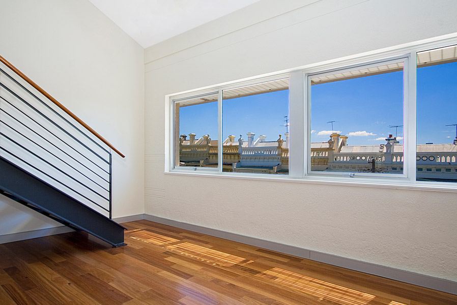 feature_10_gallery_three_colour