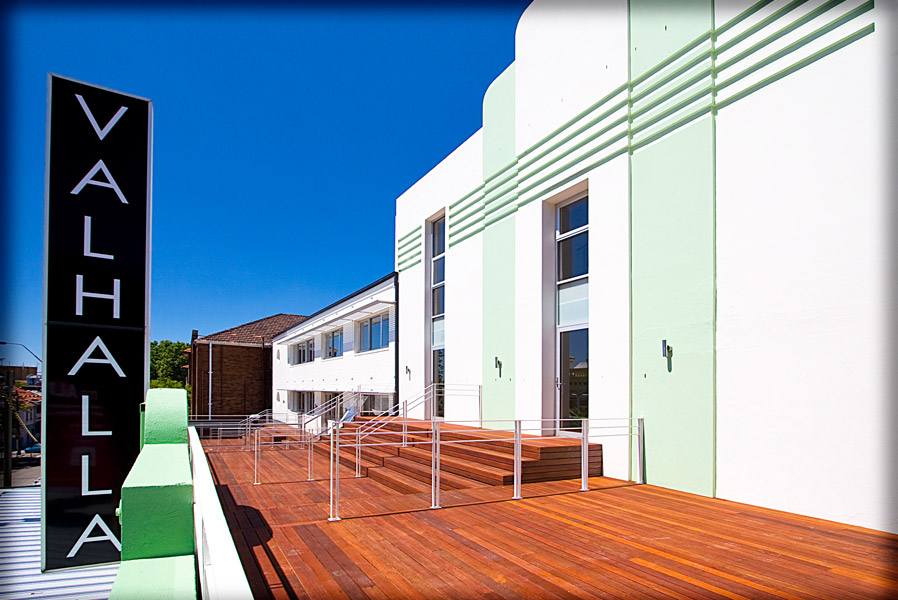 feature_10_gallery_two_colour