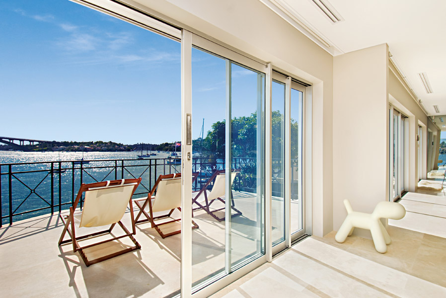 feature_15_gallery_two_colour