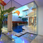 feature_21_gallery_three_colour