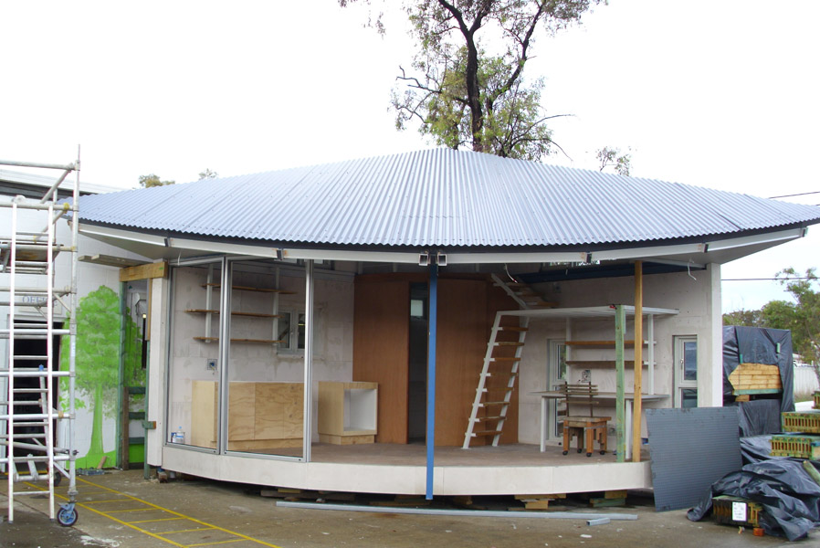 feature_24_gallery_three_colour