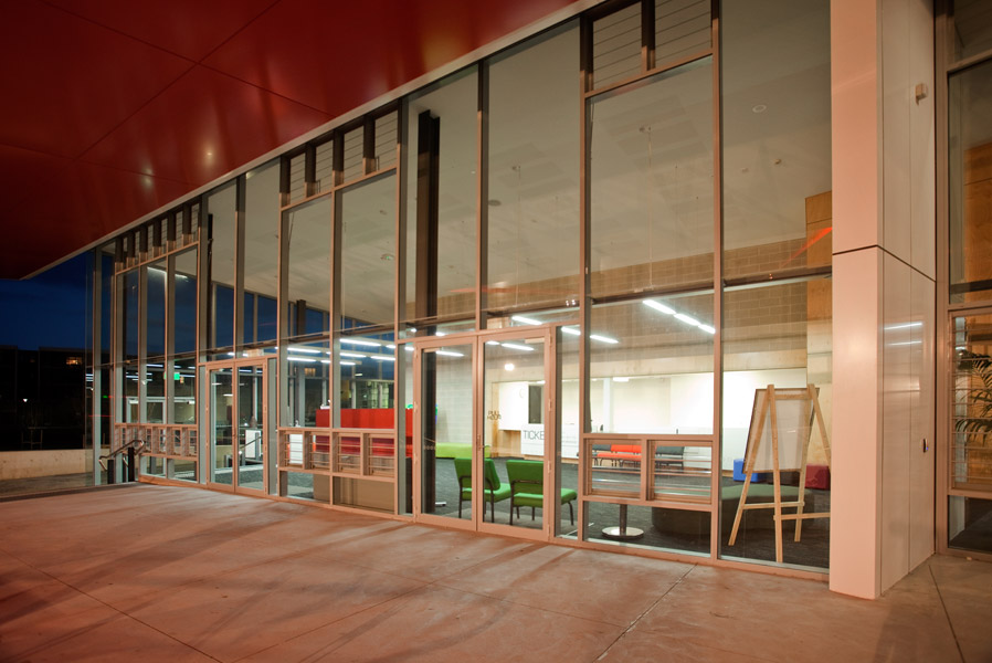 feature_26_gallery_two_colour