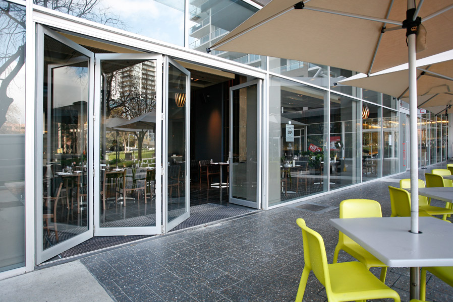 feature_27_gallery_four_colour