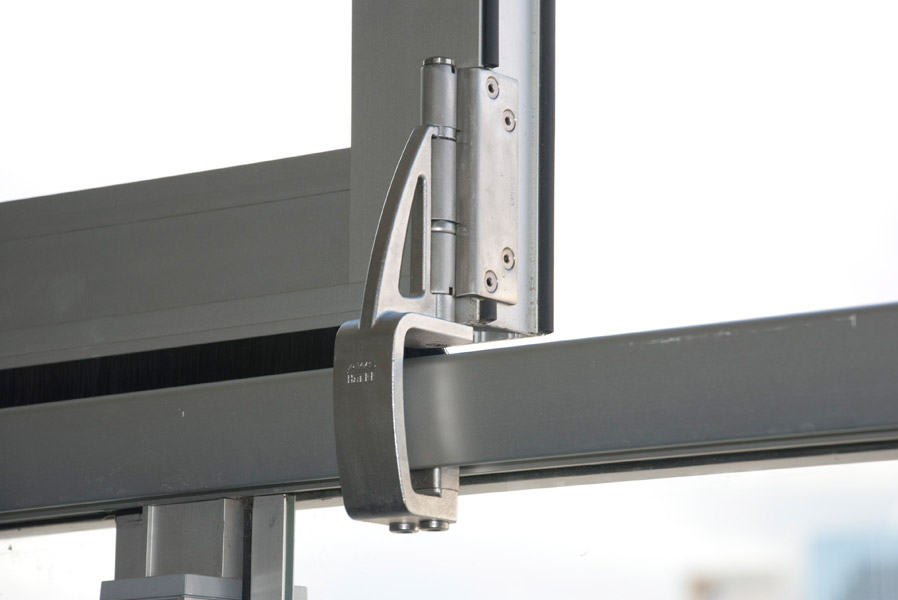 feature_2_gallery_four_colour