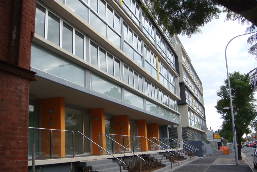 feature_2_gallery_three_colour