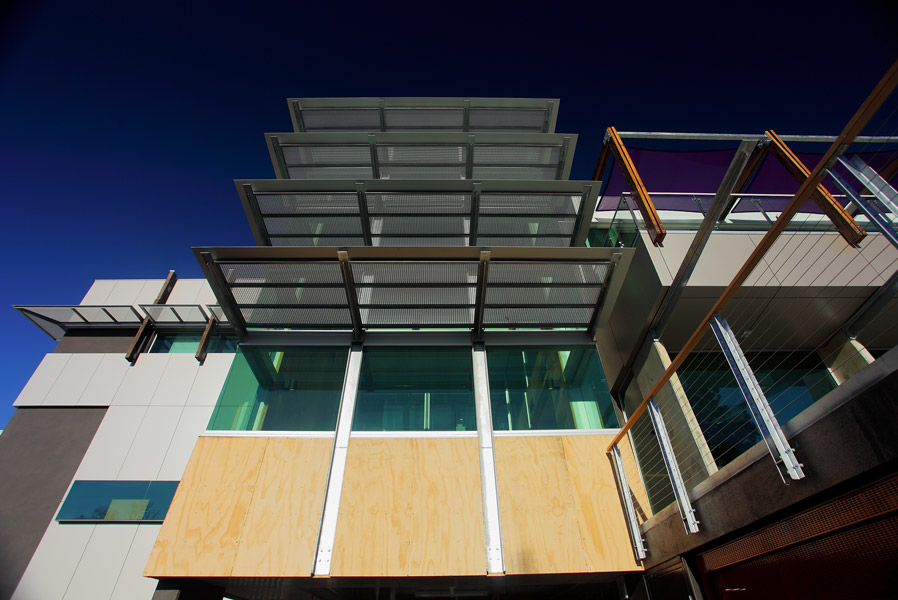 feature_31_gallery_three_colour