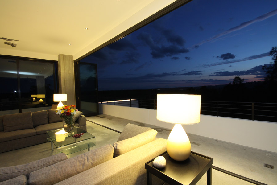 feature_35_gallery_three_colour