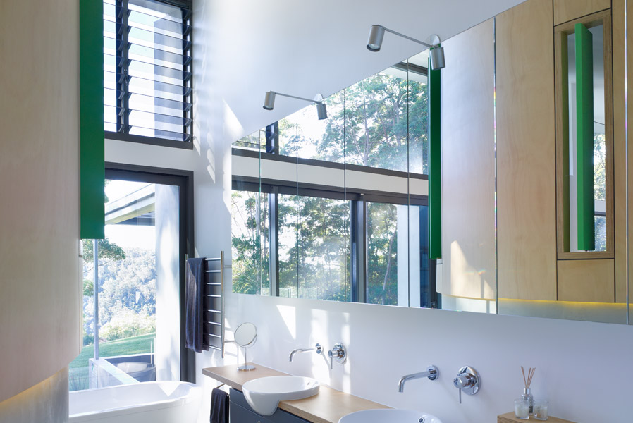 feature_43_gallery_three_colour