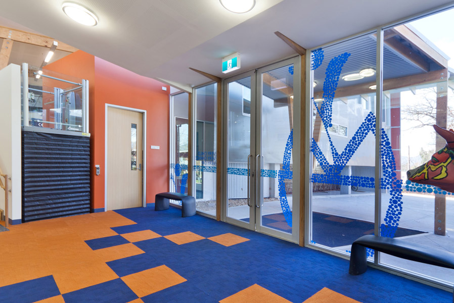 feature_44_gallery_three_colour