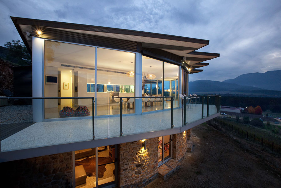 feature_47_gallery_two_colour