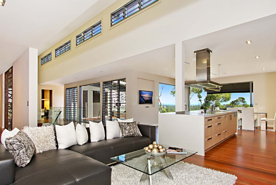 feature_49_gallery_three_colour