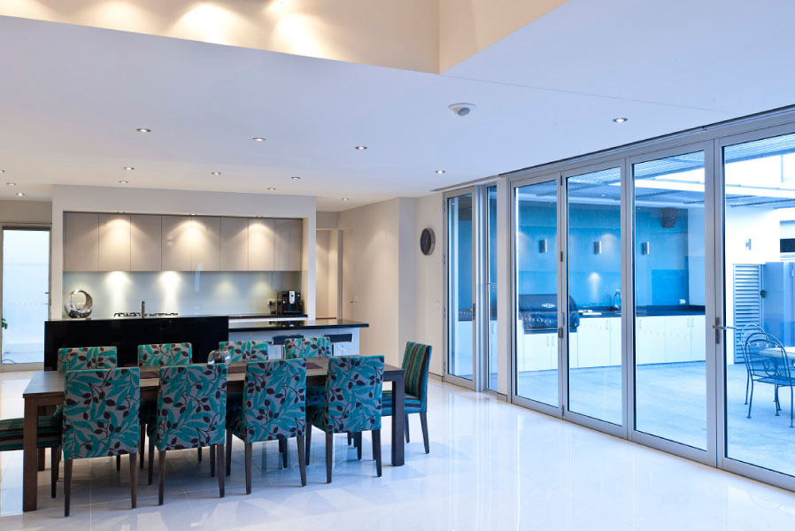 feature_50_gallery_three_colour