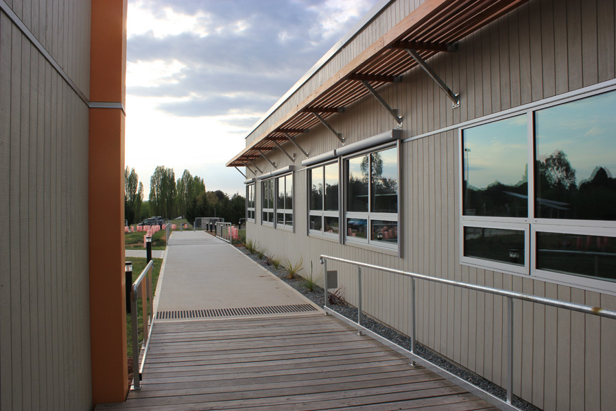 feature_51_gallery_three_colour