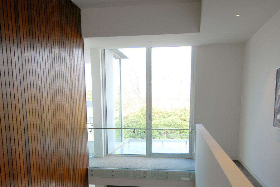 feature_6_gallery_three_colour