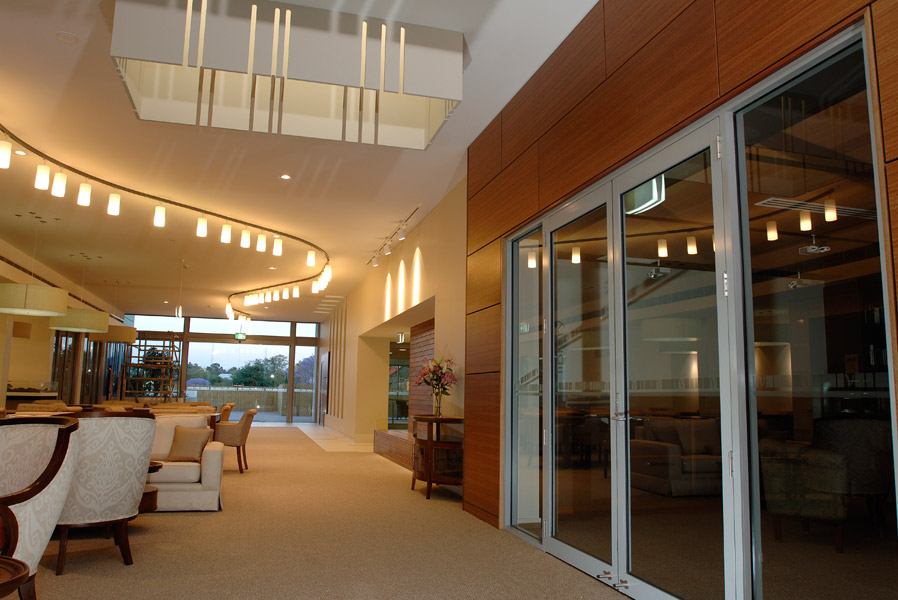 feature_7_gallery_three_colour