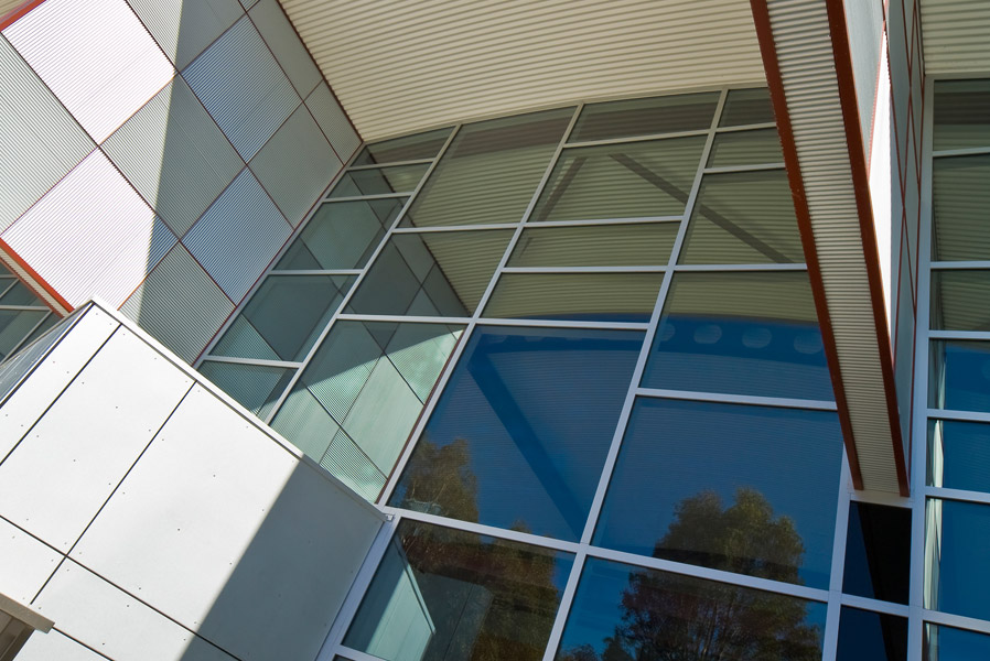 feature_9_gallery_three_colour