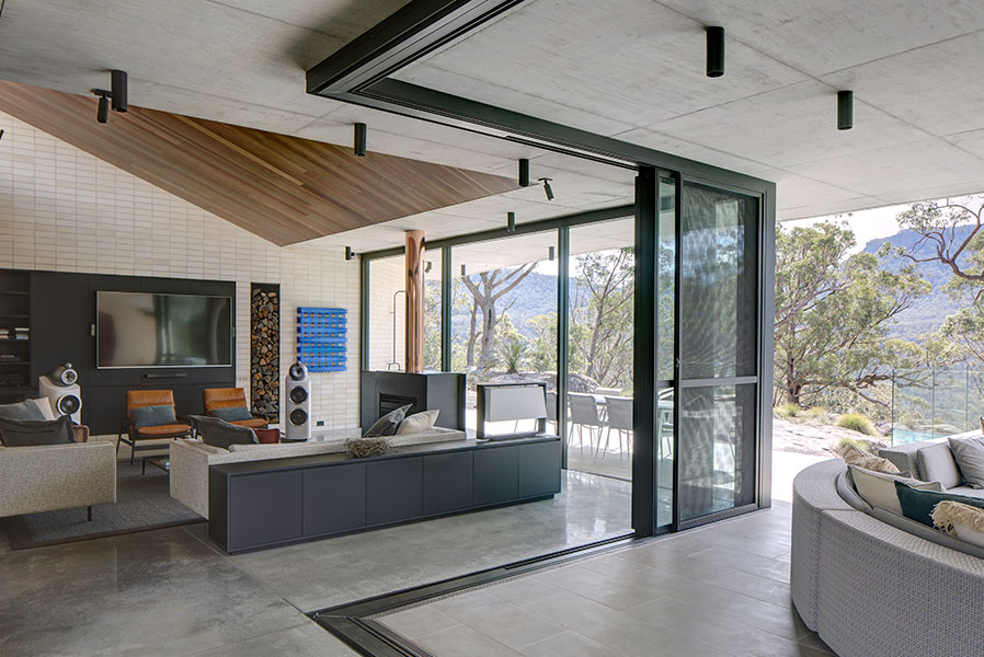 feature159_gallery_six