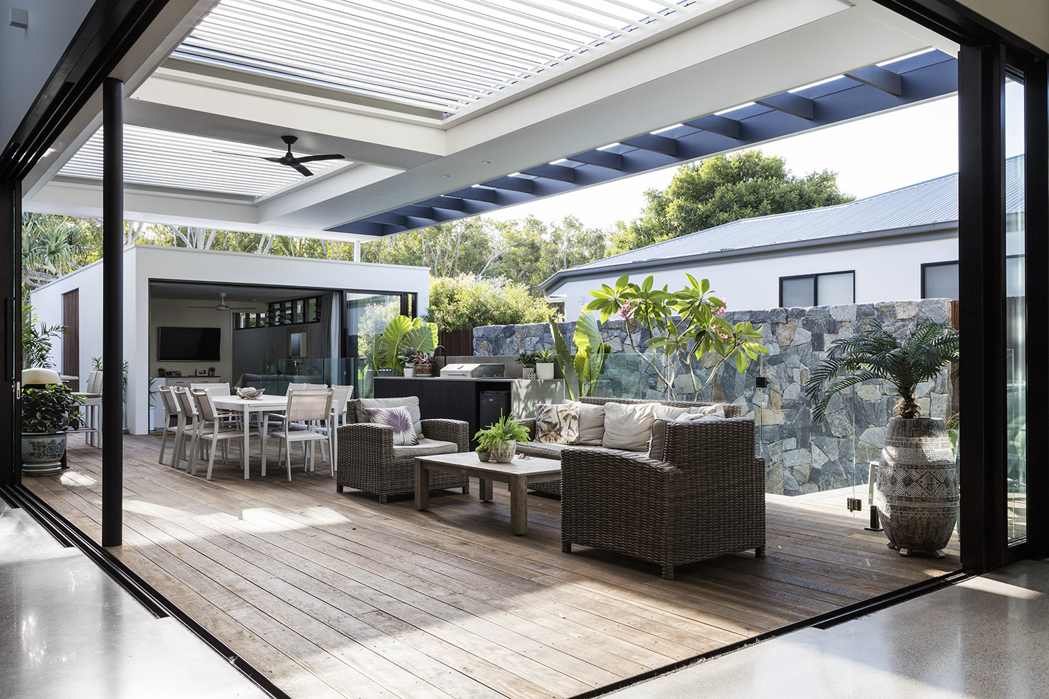 lake_weyba_feature_176_gallery_two