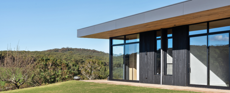 Feature225_Lodge_Farmhouse_Series424_Hero