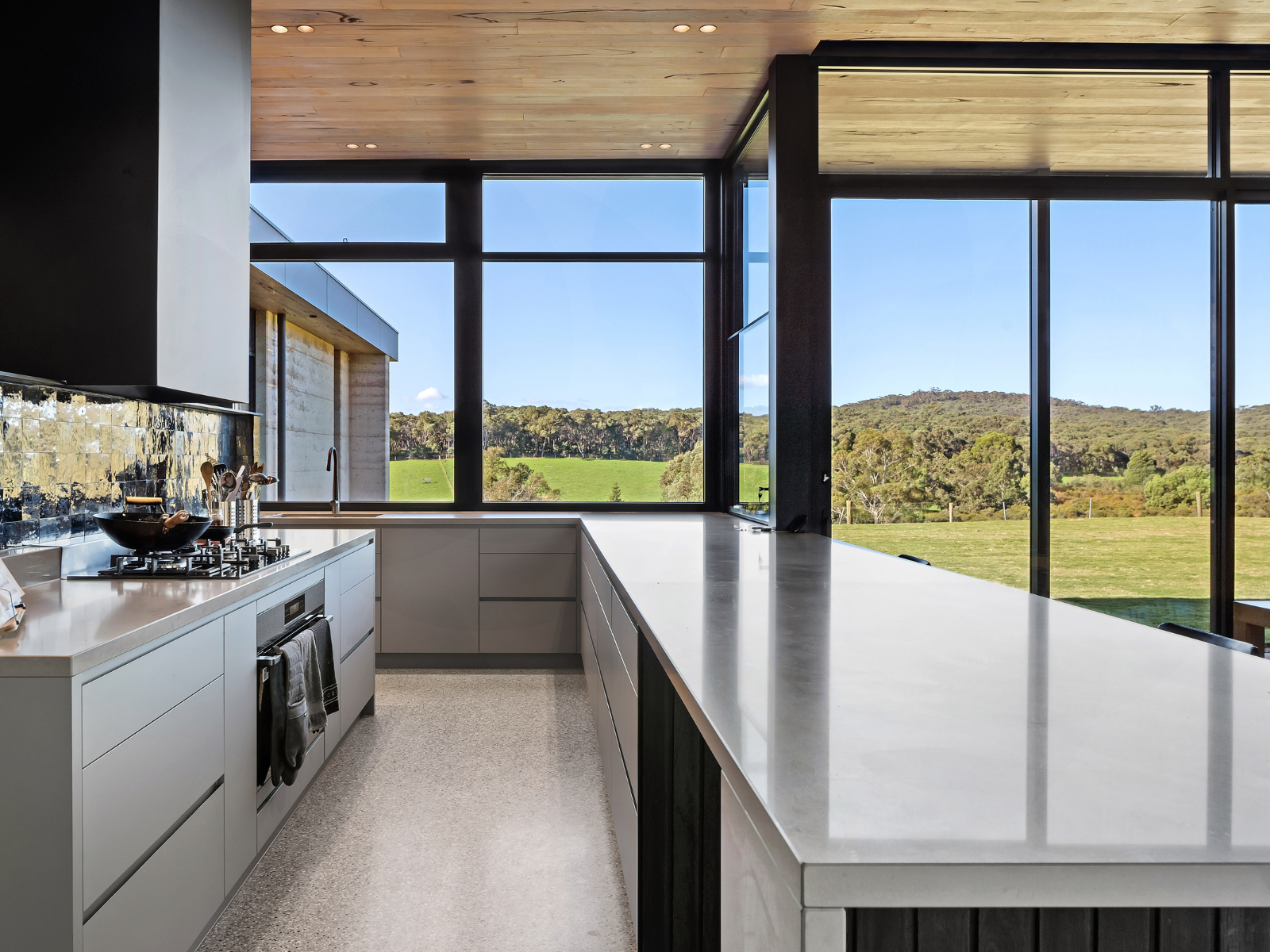 Feature225_Lodge_Farmhouse_Series424_Image3