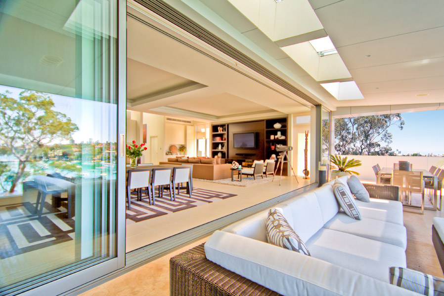 feature_13_gallery_four_colour