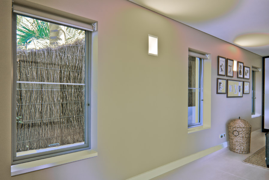 feature_13_gallery_three_colour