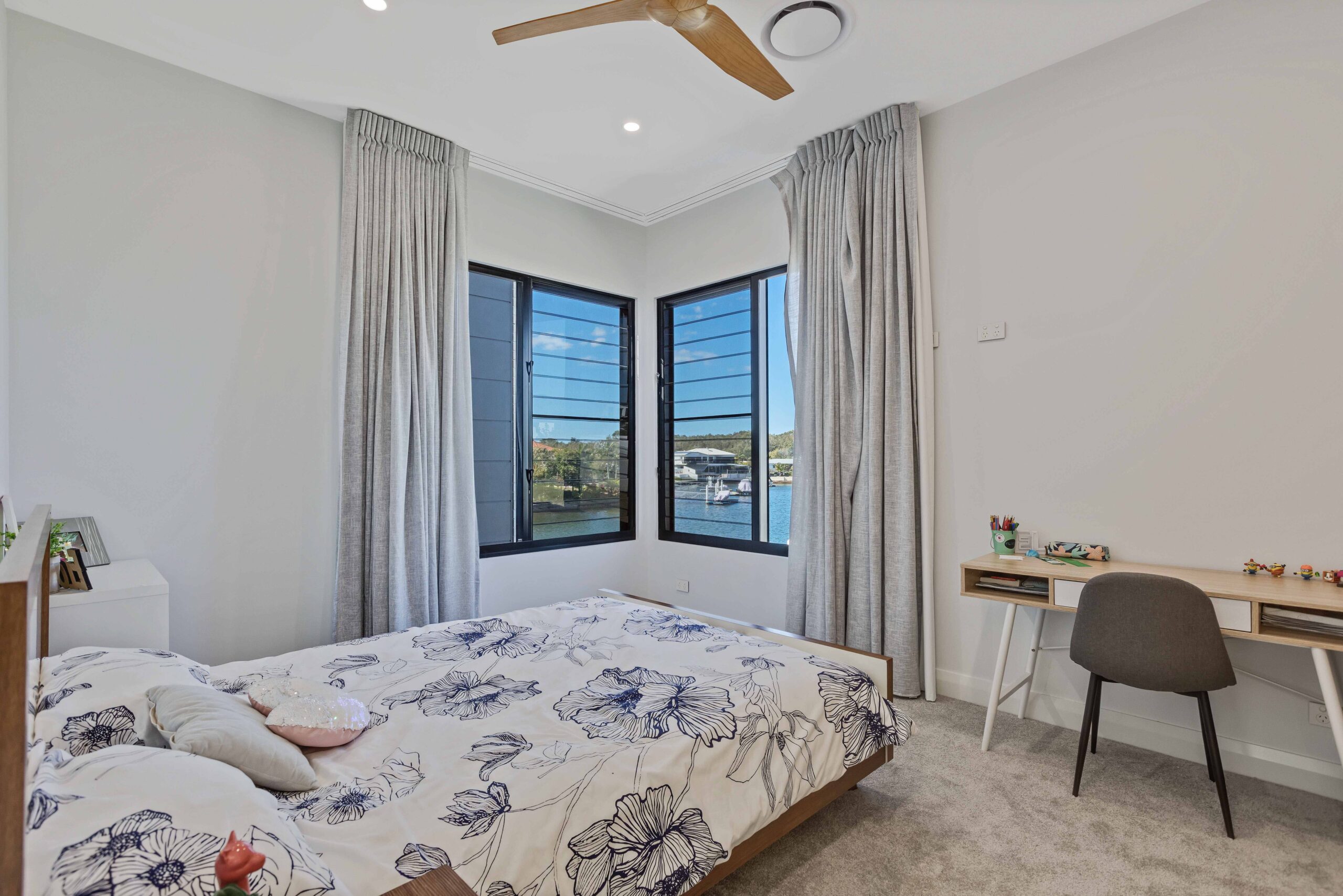 feature_192_gallery_six