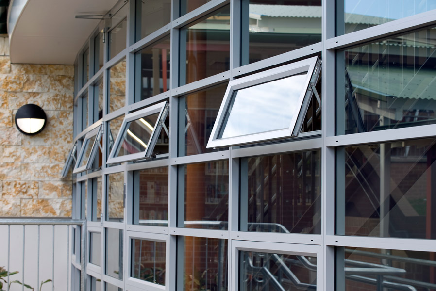 feature_19_gallery_three_colour